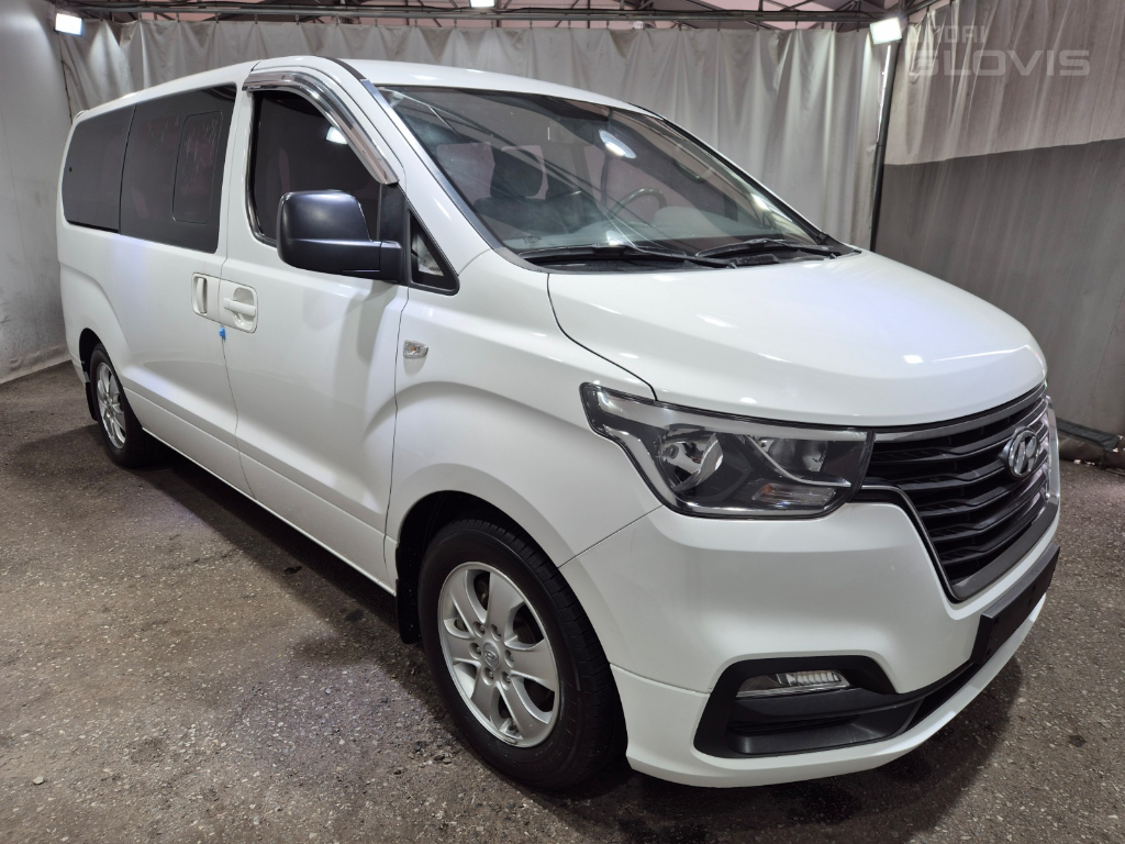 HYUNDAI The New Grand Starex 11-Seater Diesel