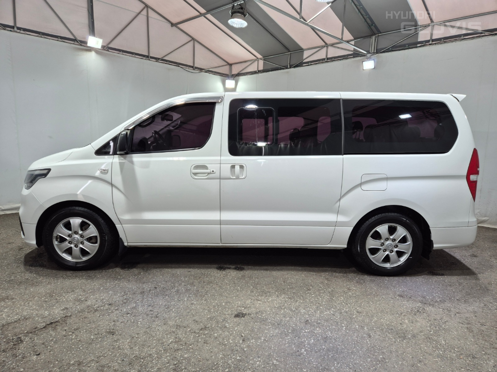 HYUNDAI The New Grand Starex 11-Seater Diesel