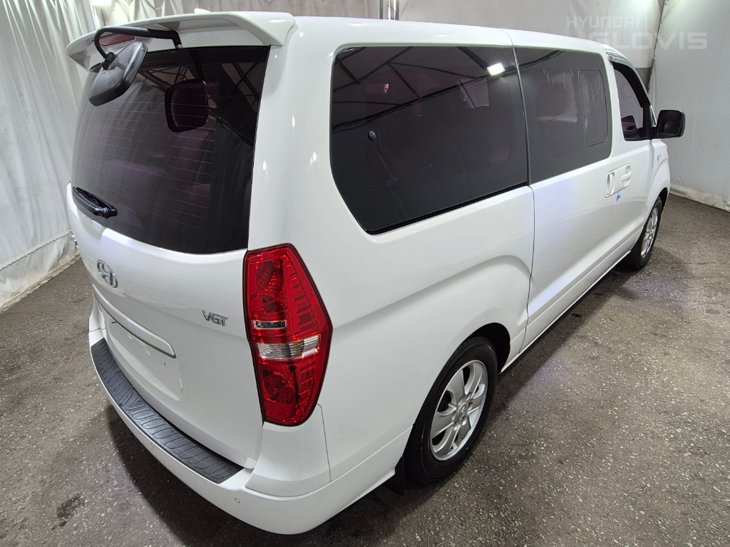 HYUNDAI The New Grand Starex 11-Seater Diesel