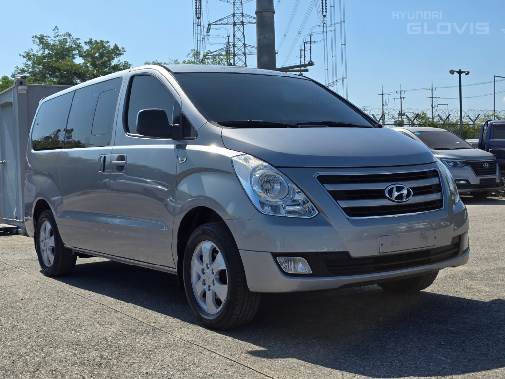 HYUNDAI Grand Starex 11-Seater Diesel 4WD
