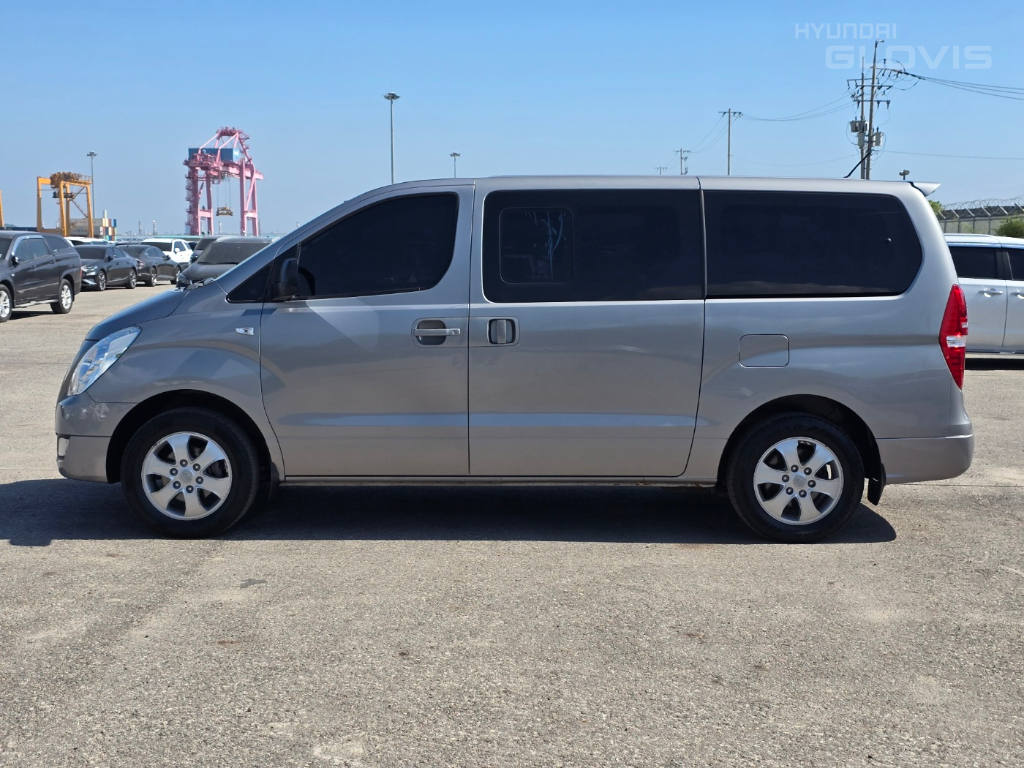 HYUNDAI Grand Starex 11-Seater Diesel 4WD