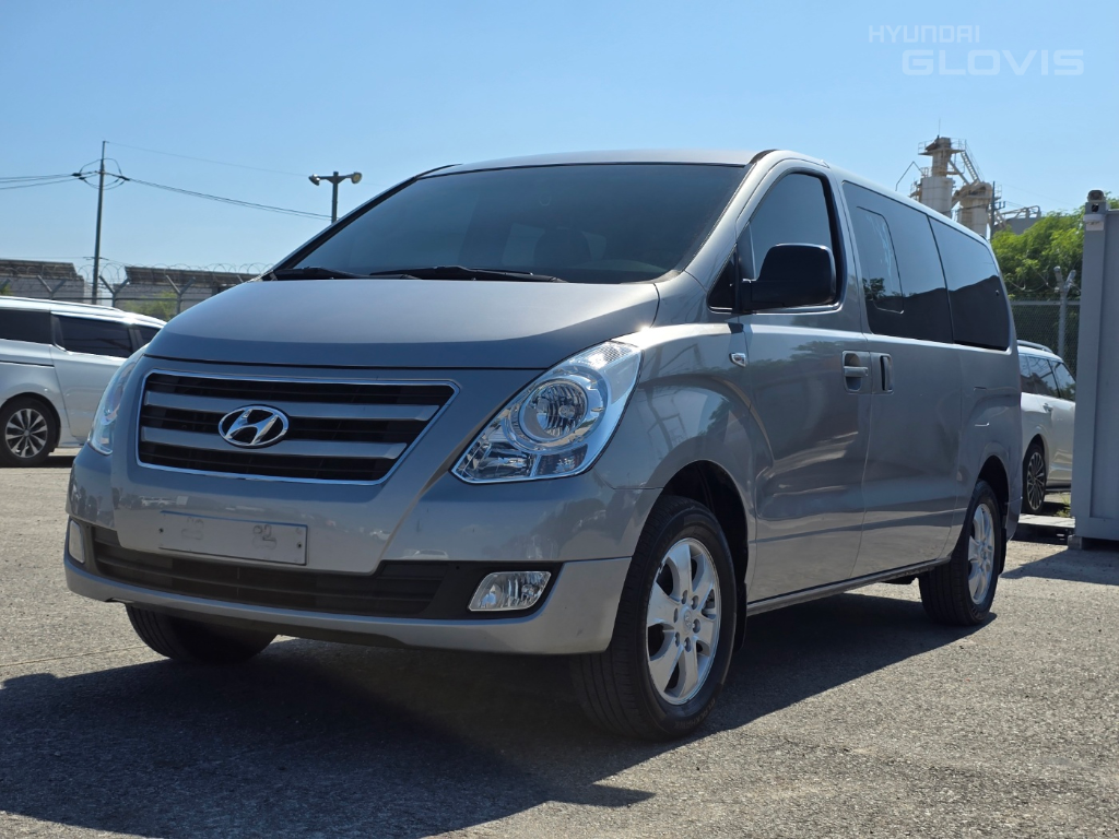 HYUNDAI Grand Starex 11-Seater Diesel 4WD