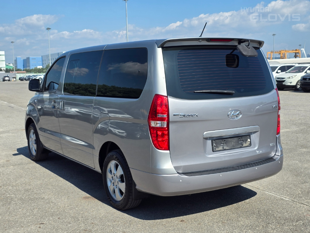 HYUNDAI Grand Starex 11-Seater Diesel 4WD