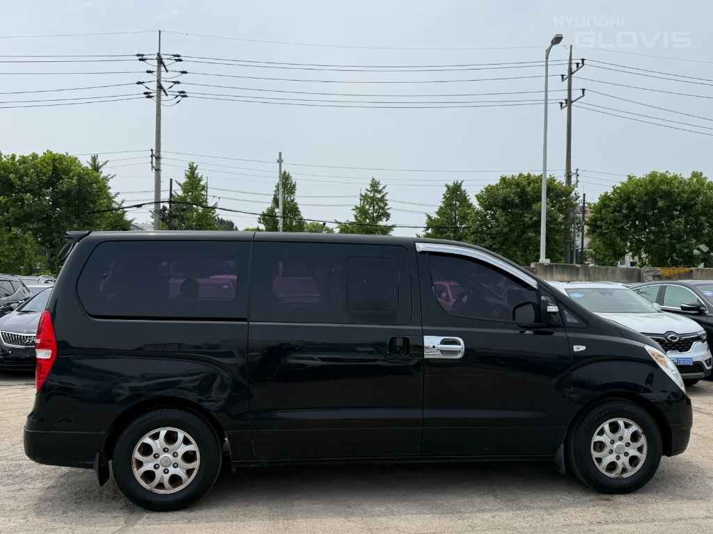 HYUNDAI Grand Starex 11-Seater Diesel