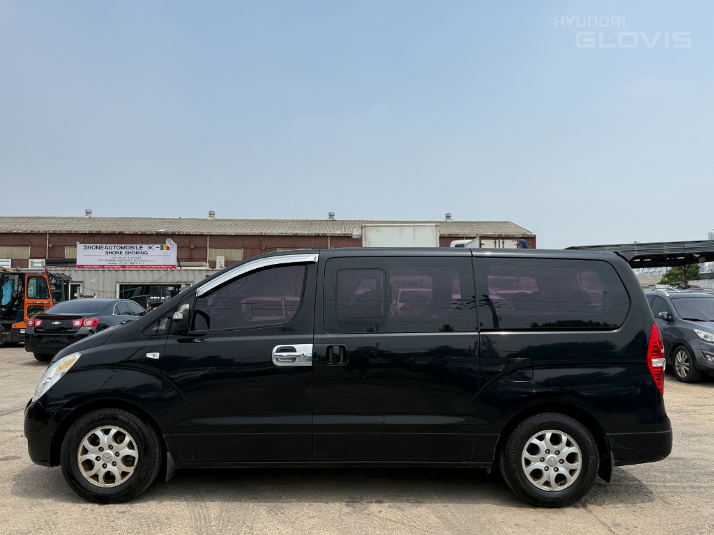 HYUNDAI Grand Starex 11-Seater Diesel