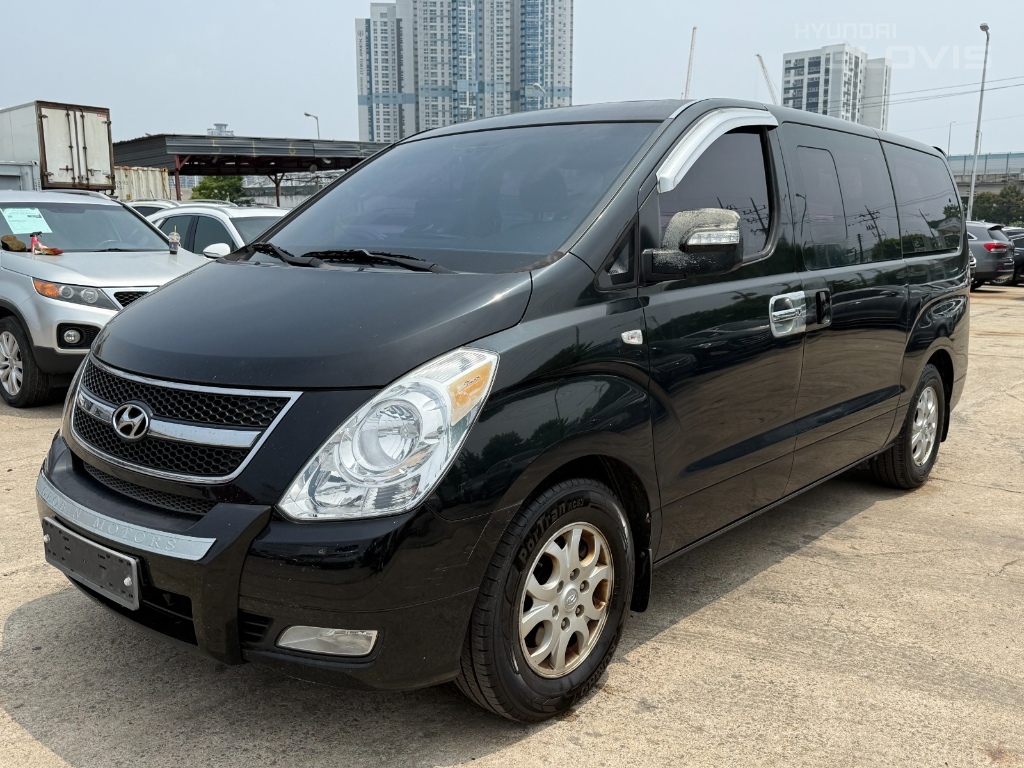 HYUNDAI Grand Starex 11-Seater Diesel