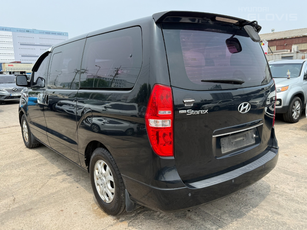 HYUNDAI Grand Starex 11-Seater Diesel