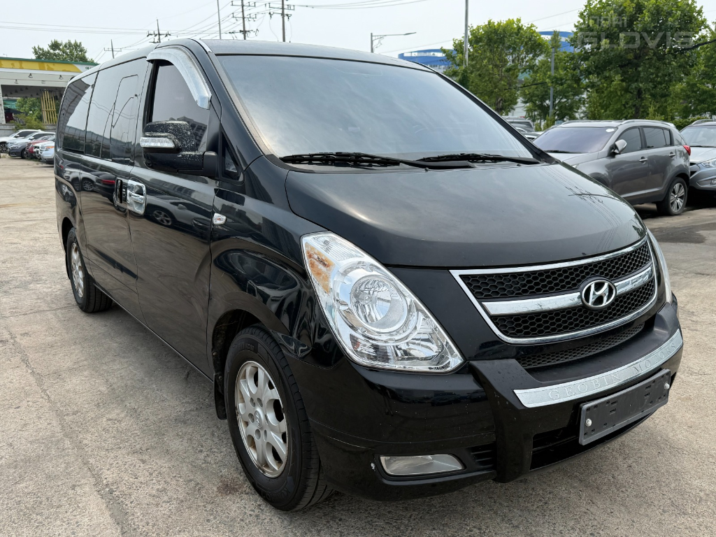 HYUNDAI Grand Starex 11-Seater Diesel