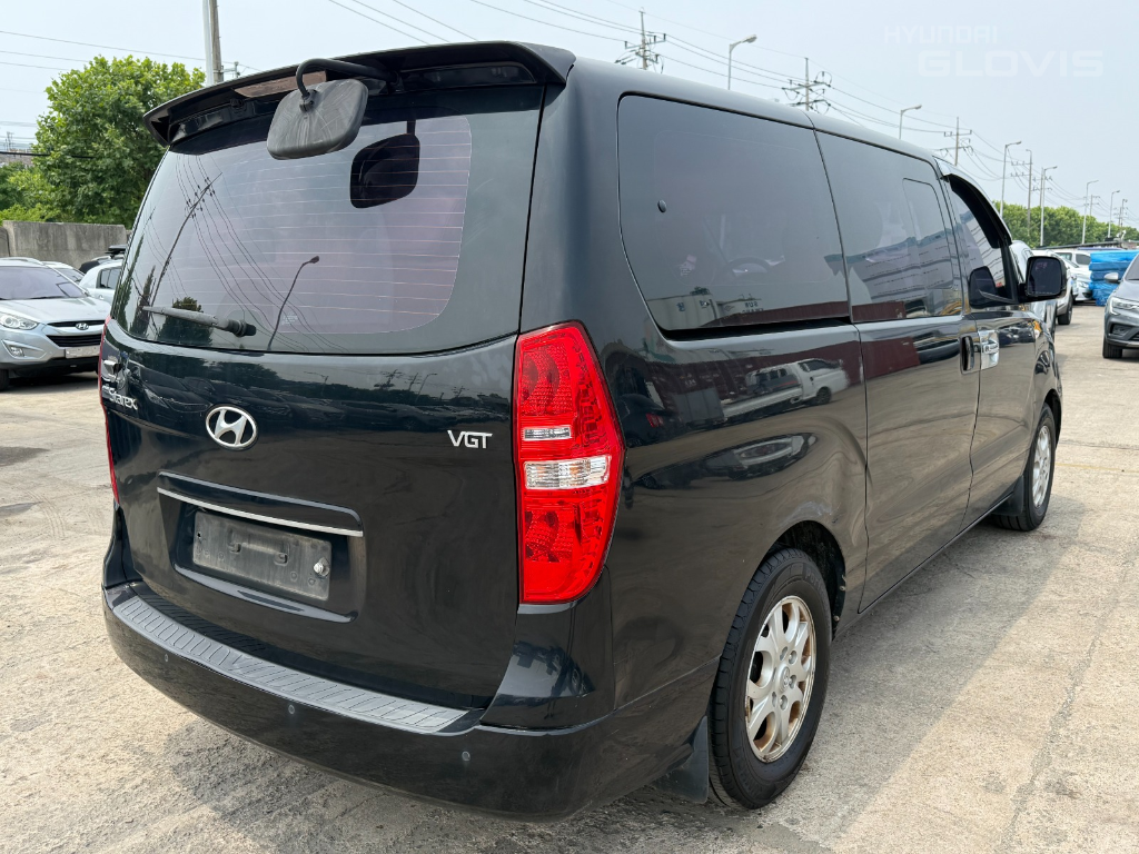 HYUNDAI Grand Starex 11-Seater Diesel